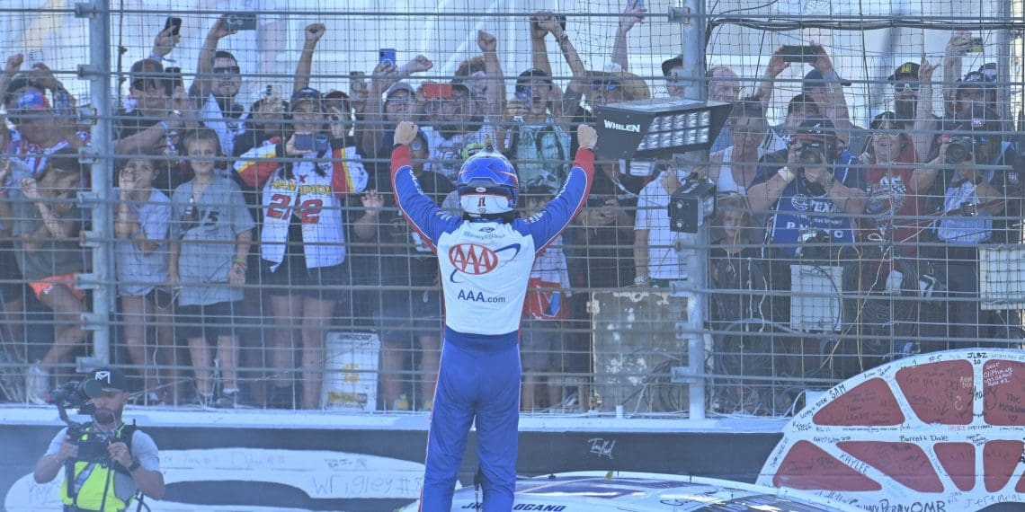 Joey Logano’s Incredible Redemption: Denny Hamlin’s Jaw-Dropping Defense of NASCAR Victory