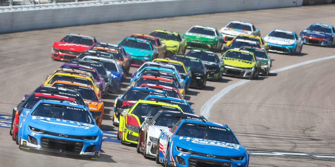 Kyle Larson Dominates Kansas for Back-to-Back Wins, Ties Dale Jarrett with 32nd Career Victory