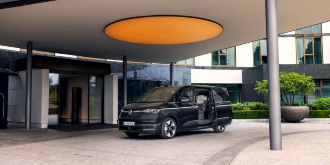 VW Multivan ganha versão de oito lugares