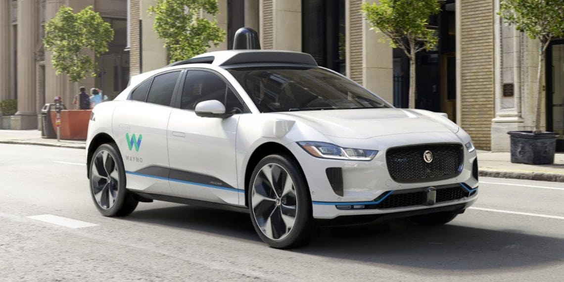 Waymo e Magna vão produzir veículos autónomos nos EUA