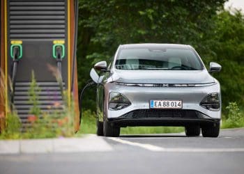Xpeng anuncia parceria com a Plugsurfing para facilitar o carregamento de elétricos na Europa
