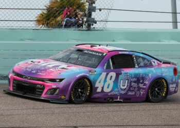 Alex Bowman’s Heroic Triumph Through Pain in Mexico City Cup Series