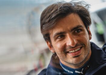 Carlos Sainz Thrills 80,000 Fans in Historic Madrid Debut at MadRing