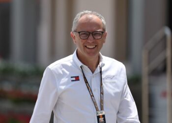 Domenicali Stands Firm with Vasseur Amid Ferrari’s Media Siege