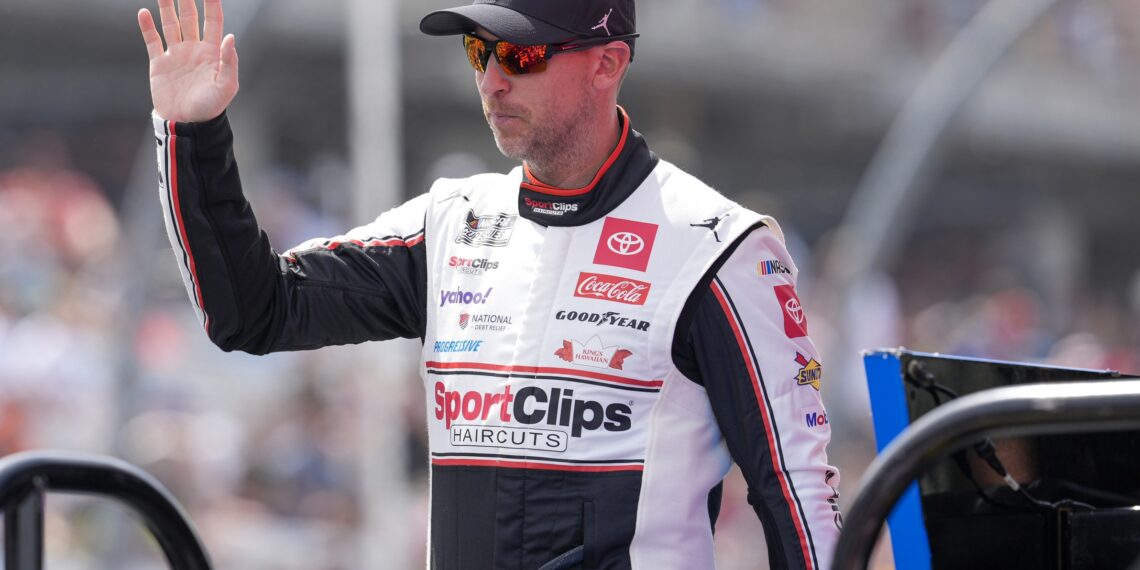 Denny Hamlin’s Redemption: Pit Road Blunder Leads to JGR Crew’s Heroic Save