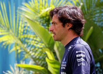 Carlos Sainz’s Shocking Revelation: Overlooked by Red Bull and Mercedes for F1 2025