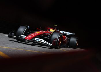 Lewis Hamilton’s Epic Struggle at Ferrari: Sainz and Ricciardo Vindicated