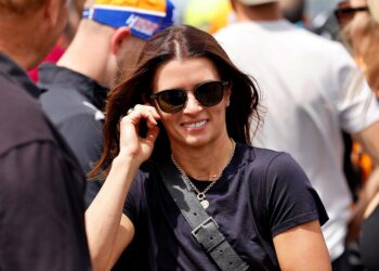 Danica Patrick’s Explosive Temper Ignites NASCAR in Unapologetic Showdowns with Racing Giants