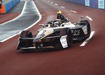 Nick Cassidy’s Royal Clash: Formula E’s Epic Battle for Stellantis Dominance