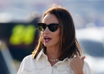 Samantha Busch’s Brave Battle Against Alopecia Intensifies, Heart-Wrenching Revelations Shake Fans