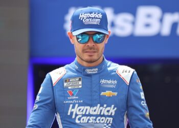 Kyle Larson’s Heroic Mexico Race Sparks NASCAR Fury, Earns Admirer Amid Criticism