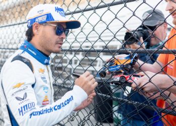 Kyle Larson mocks Ricky Stenhouse Jr. in fiery Instagram post after Mexico City clash