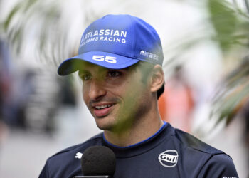 Carlos Sainz Chooses Humble Golf GTI Over Ferrari – Shocking Revelation Sparks Intrigue