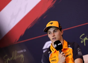 Oscar Piastri Rejects McLaren Team Orders, Vows to Fight for F1 Crown