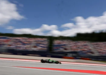 Bortoleto’s Daring Message to McLaren CEO Mid-Race Shocks F1 World