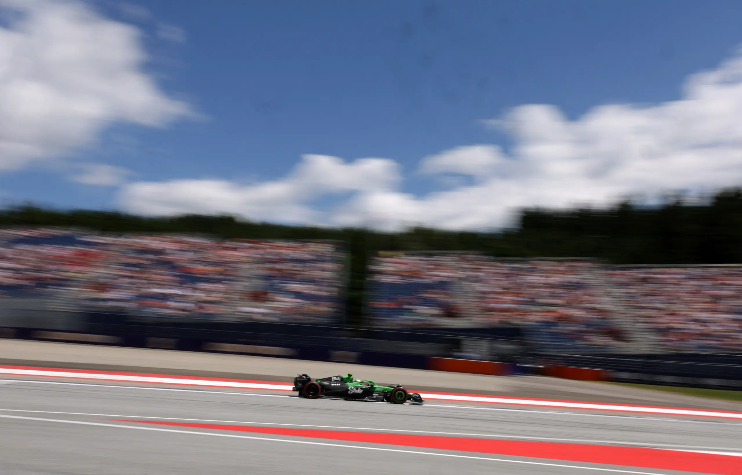 A Mensagem Ousada de Bortoleto para o CEO da McLaren Durante a Corrida Choca o Mundo da F1