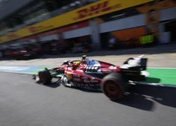 Lewis Hamilton’s Epic Qualifying Surge Unveils Ferrari’s Hidden Might in F1 Battle