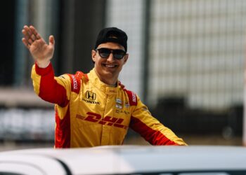 Alex Palou Reigns Supreme with Solo Sponsorship in Dazzling Road America Debut