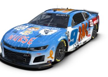 Chase Elliott’s Dazzling Drive: 11-Year-Old Cancer Fighter’s Paint Scheme Stuns in NASCAR