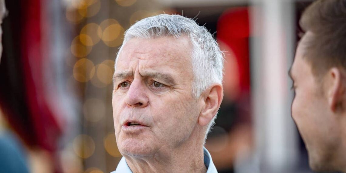 Derek Warwick’s Shocking Suspension Unveils FIA’s Strict Media Stand: Dramatic F1 Conflict