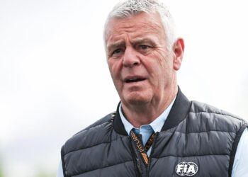Derek Warwick Receives Unwavering Support from Martin Brundle Amid FIA Suspension