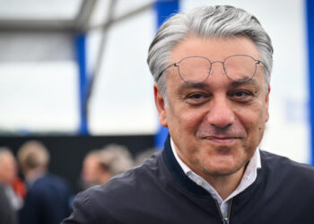 Luca de Meo’s Shocking Resignation Throws Alpine F1 Future into Turmoil