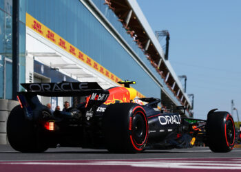 Yuki Tsunoda Defies FIA with ‚Ridiculous‘ Penalty – Dramatic Grid Drop Drama