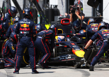 Max Verstappen’s F1 Future: Contract Clauses, Russell’s Ambition, and Alonso’s Intrigues