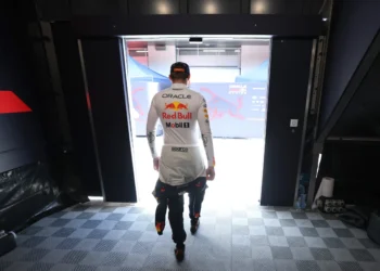 Verstappen Shuns Red Carpet, Defies Norms: “I Won’t Wear a Suit!”
