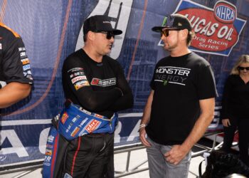 Kurt Busch Roars Against NASCAR’s Tech Embrace, Rallies Fans for ‚Old-School‘ Revival