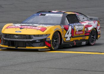 Noah Gragson Rises from Wreckage to Earn NASCAR Fans’ Undying Admiration