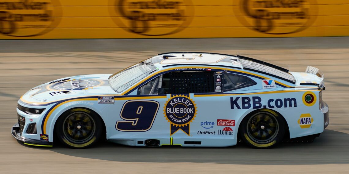 Chase Elliott’s Road Course Reign Threatened by Shane van Gisbergen at Mexico City