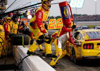 Joey Logano Champions NASCAR Playoff System, Defends « Consistency Rewards » Amid Controversy