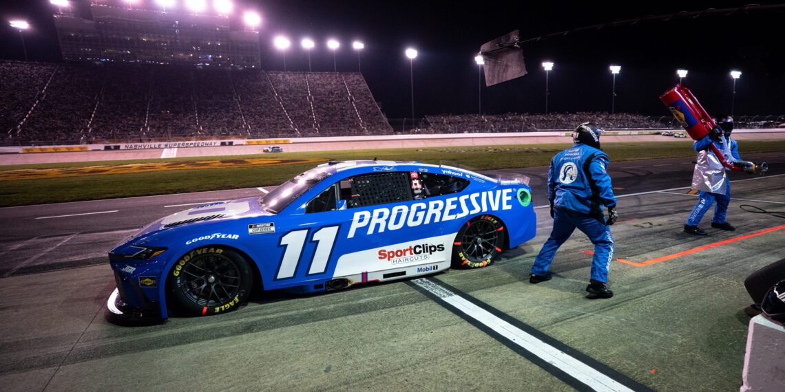 Denny Hamlin: Reigning NASCAR Villain’s Bold Moves Redefine Racing Dynamics