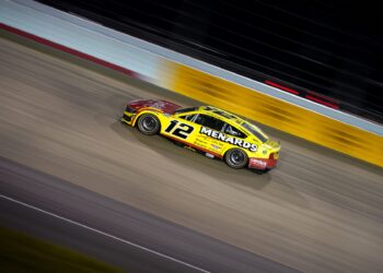 Daniel Suárez Vows to Yield: Ryan Blaney’s Dramatic Pact in Mexico Sparks Intrigue