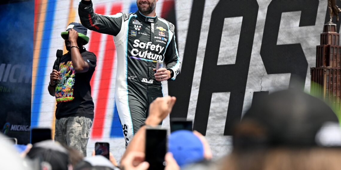 Shane van Gisbergen Faces High-Stakes « Carnage » Showdown in NASCAR Debut at Mexico City