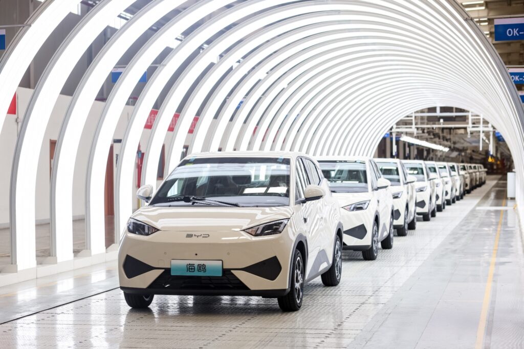 BYD já vendeu um milhão de unidades do Dolphin Surf