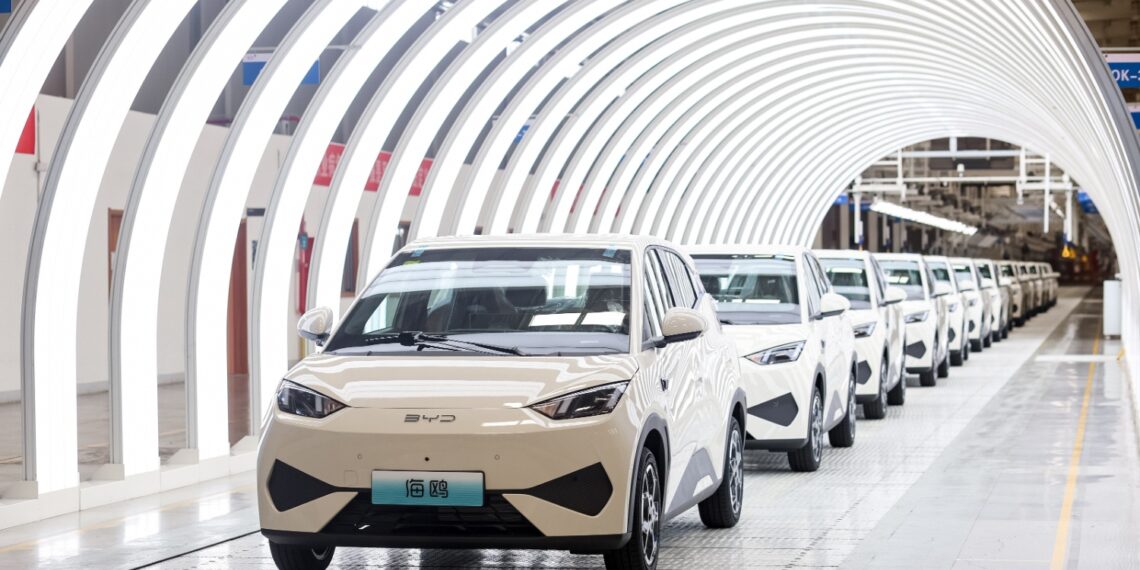 BYD já vendeu um milhão de unidades do Dolphin Surf