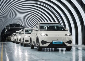 BYD já vendeu um milhão de unidades do Dolphin Surf