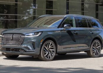 Ford recolhe nos EUA mais de 132 mil unidades do Lincoln Aviator