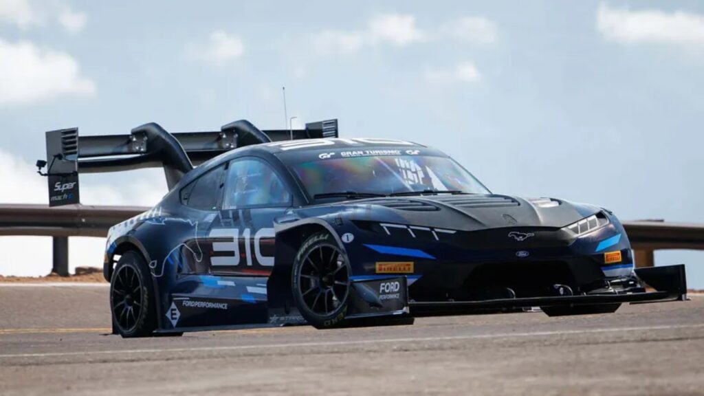 Ford Mustang Mach-E vence categoria Open em Pikes Peak