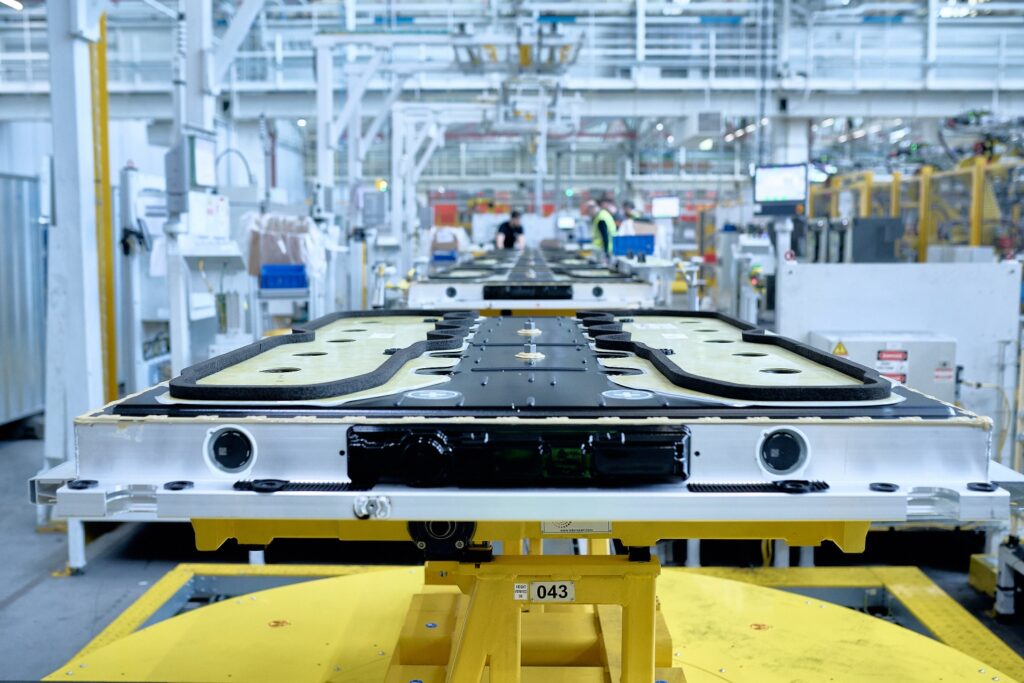 Ford inicia produção de baterias para veículos elétricos na fábrica de Colónia