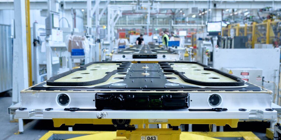 Ford inicia produção de baterias para veículos elétricos na fábrica de Colónia
