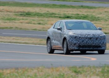 Nissan revela segundo “teaser” da nova geração do Leaf