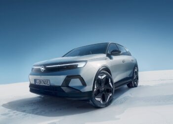 Opel Grandland Eletric  ganha versão de tração integral