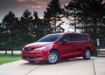 Chrysler chama às oficinas nos EUA mais de 250 mil veículos devido a problema com ‘airbag’