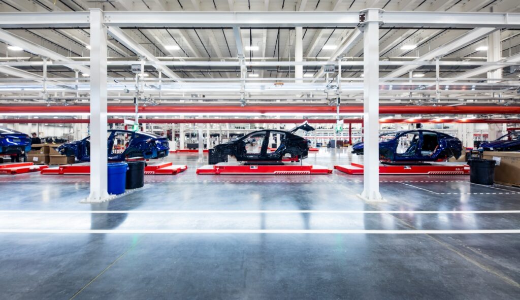 Tesla interrompe produção do Model Y e do Cybertruck