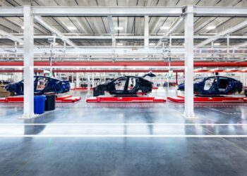 Tesla interrompe produção do Model Y e do Cybertruck