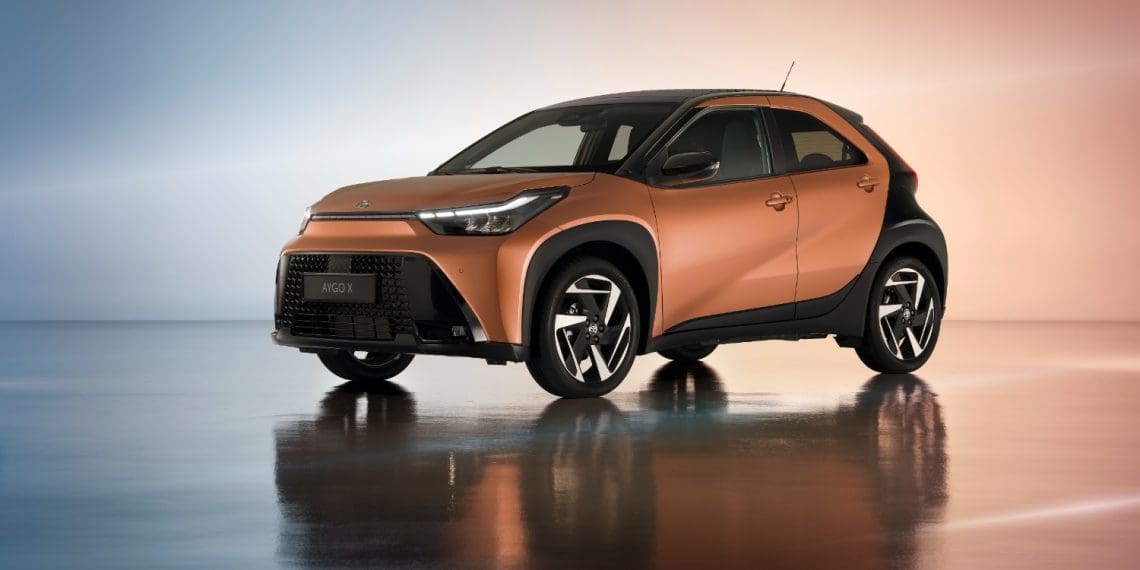 Toyota Aygo X ganha versão híbrida e diz adeus à caixa manual