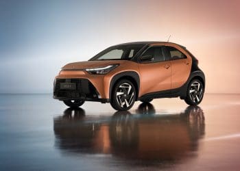 Toyota Aygo X ganha versão híbrida e diz adeus à caixa manual